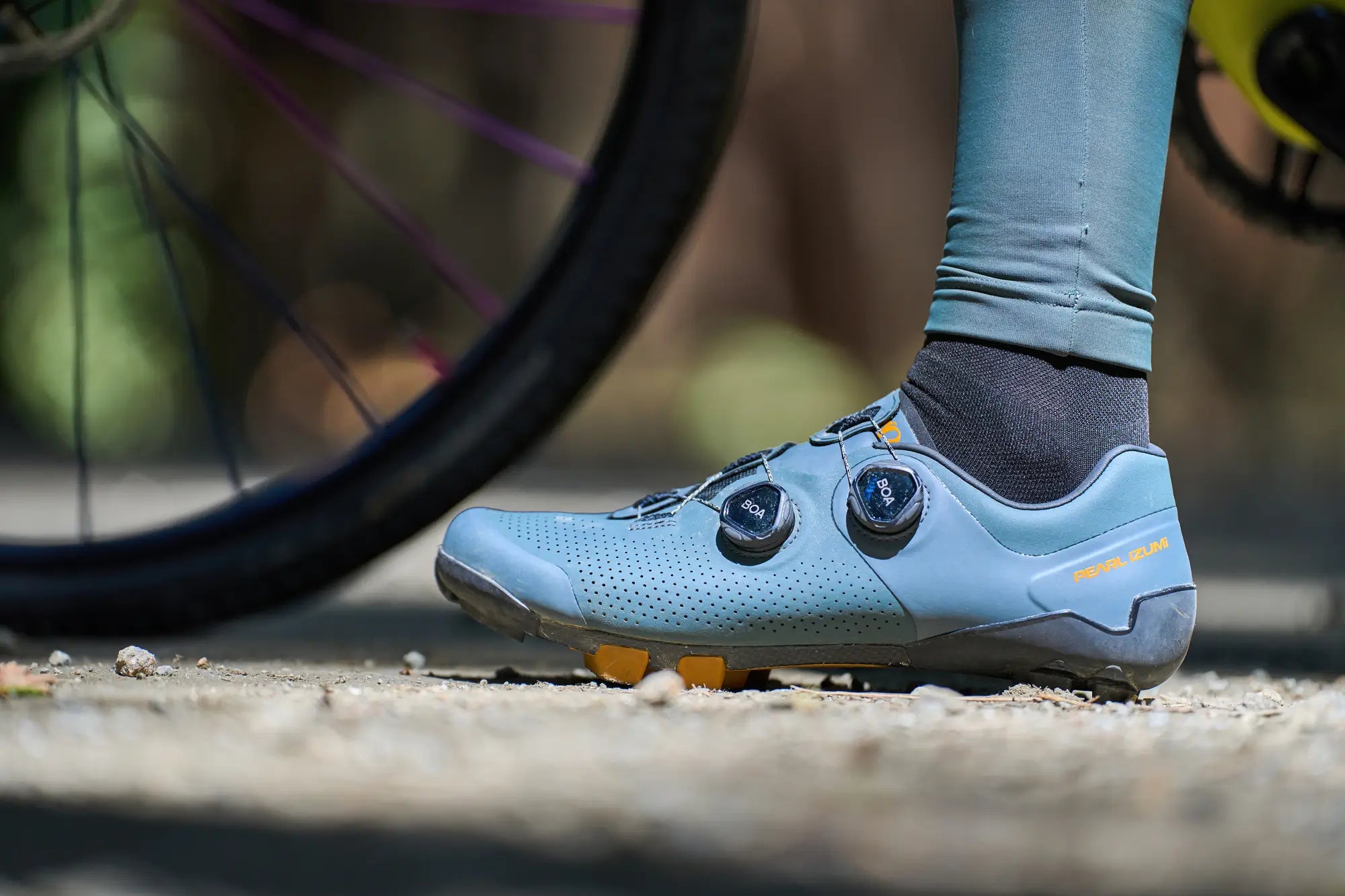 Men s Gravel Cycling Shoes for Every Adventure PEARL iZUMi