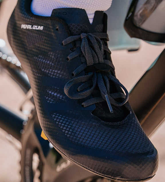 Close Up Picture of Black PEARL iZUMi Road Shoe