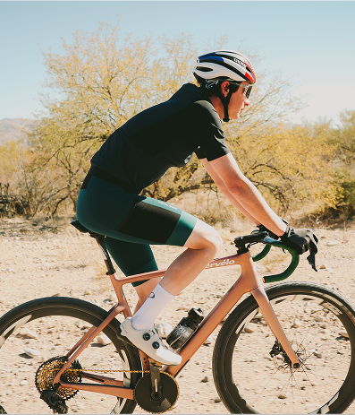 Gravel cyclist wearing PEARL iZUMi apparel