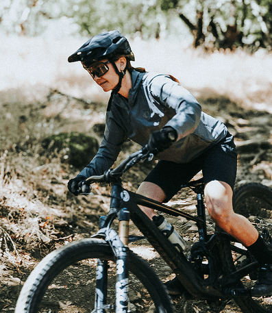 Woman riding trail in PEARL iZUMi apparel