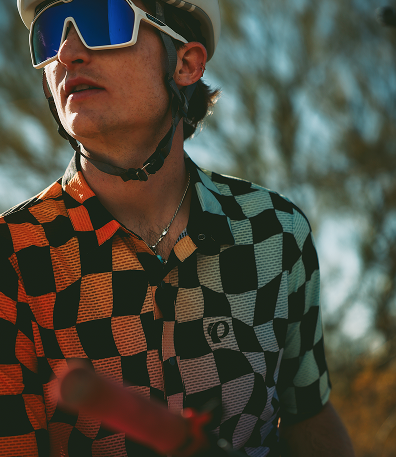 Mountain biker wearing PEARL iZUMi apparel