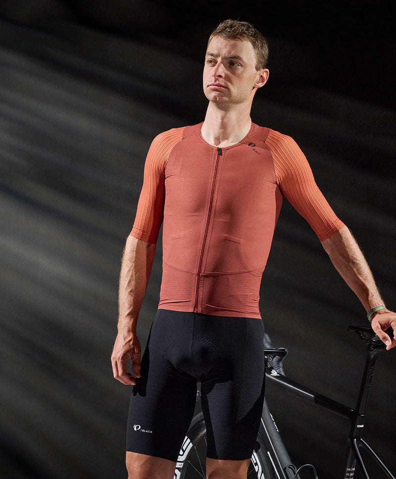 Cyclist in PEARL iZUMi Pi PRO/BLACK kit