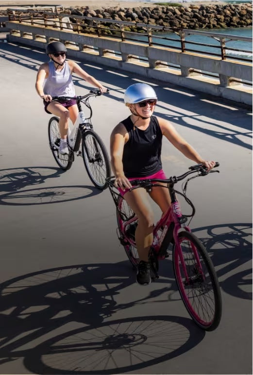 Woman riding in a PEARL iZUMi Sugar jersey and shorts