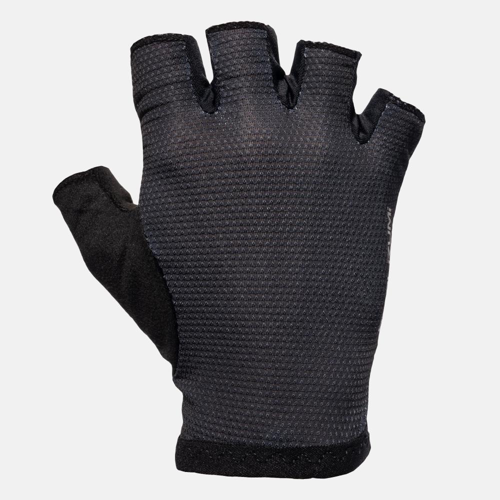 color:BLACK